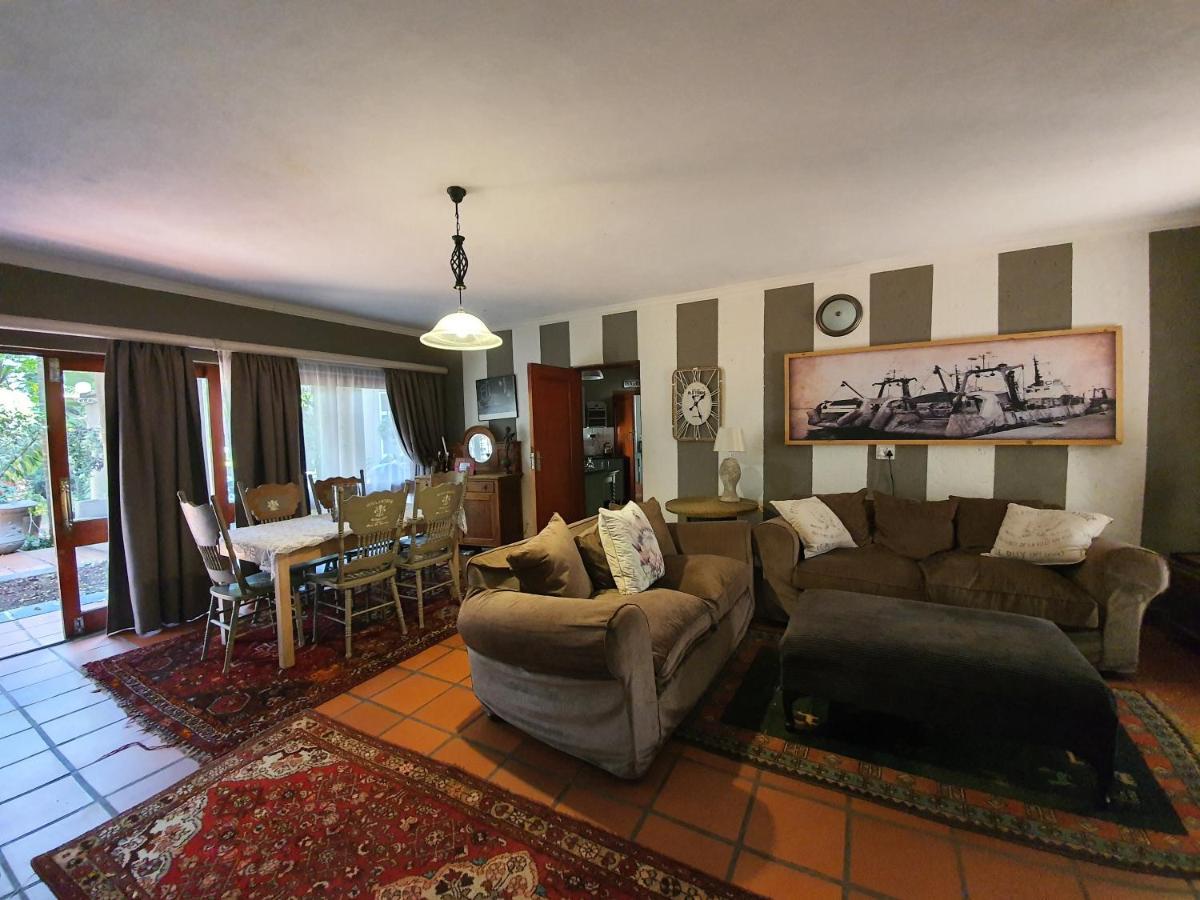 Waterhouse Guest Lodge - Indus Street Pretoria-Noord Kültér fotó